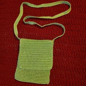 Versatile crossbody or shoulder bag in pretty lime